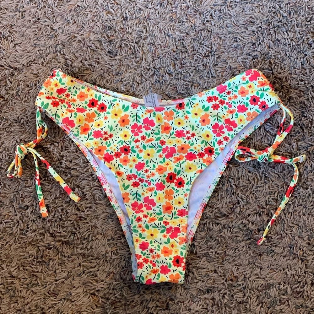 Women's Junior's NWOT Ditsy Floral Daisy Print Bikini Swimsuit Bottoms S